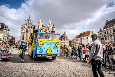 2025-03-30 Mechelen Karnaval alayı sokaklarda bir resepsiyonla son buluyor. 