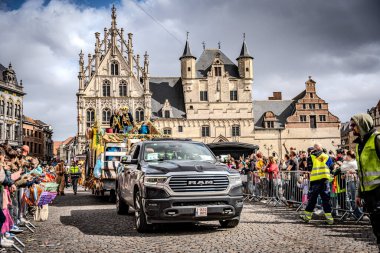 2025-03-30 Mechelen Karnaval alayı sokaklarda bir resepsiyonla son buluyor. 
