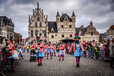 2025-03-30 Mechelen Karnaval alayı sokaklarda bir resepsiyonla son buluyor. 