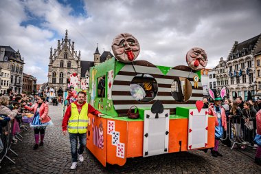 2025-03-30 Mechelen Karnaval alayı sokaklarda bir resepsiyonla son buluyor. 