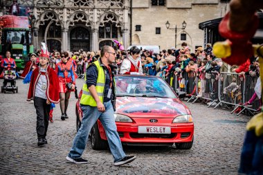 2025-03-30 Mechelen Karnaval alayı sokaklarda bir resepsiyonla son buluyor. 