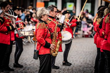 2025-03-30 Mechelen Karnaval alayı sokaklarda bir resepsiyonla son buluyor. 