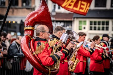 2025-03-30 Mechelen Karnaval alayı sokaklarda bir resepsiyonla son buluyor. 