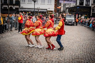 2025-03-30 Mechelen Karnaval alayı sokaklarda bir resepsiyonla son buluyor. 
