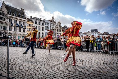 2025-03-30 Mechelen Karnaval alayı sokaklarda bir resepsiyonla son buluyor. 