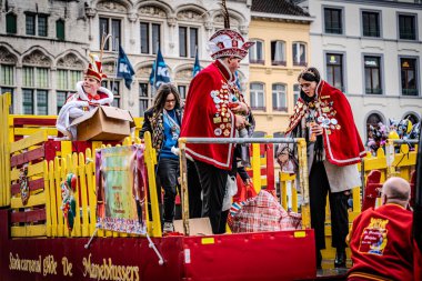 2025-03-30 Mechelen Karnaval alayı sokaklarda bir resepsiyonla son buluyor. 