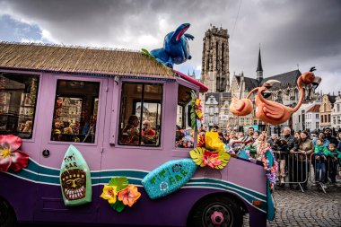 2025-03-30 Mechelen Karnaval alayı sokaklarda bir resepsiyonla son buluyor. 