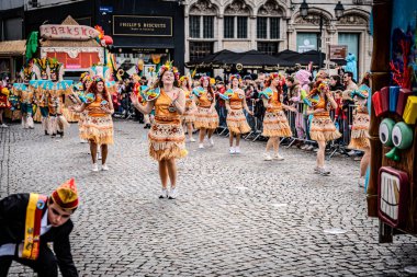 2025-03-30 Mechelen Karnaval alayı sokaklarda bir resepsiyonla son buluyor. 