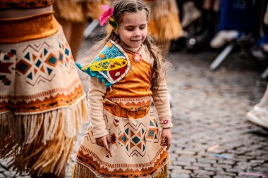 2025-03-30 Mechelen Karnaval alayı sokaklarda bir resepsiyonla son buluyor. 