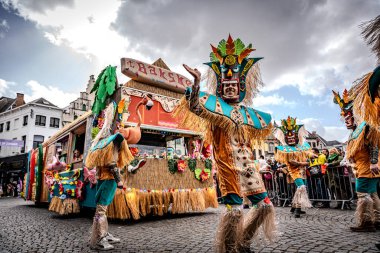 2025-03-30 Mechelen Karnaval alayı sokaklarda bir resepsiyonla son buluyor. 