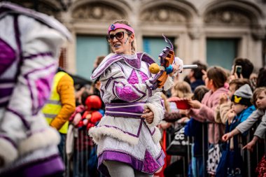 2025-03-30 Mechelen Karnaval alayı sokaklarda bir resepsiyonla son buluyor. 