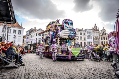 2025-03-30 Mechelen Karnaval alayı sokaklarda bir resepsiyonla son buluyor. 