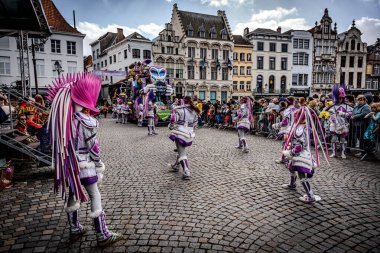 2025-03-30 Mechelen Karnaval alayı sokaklarda bir resepsiyonla son buluyor. 