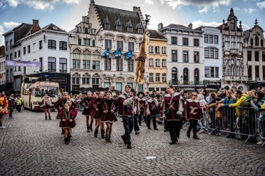 2025-03-30 Mechelen Karnaval alayı sokaklarda bir resepsiyonla son buluyor.