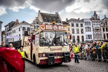 2025-03-30 Mechelen Karnaval alayı sokaklarda bir resepsiyonla son buluyor.