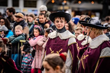 2025-03-30 Mechelen Karnaval alayı sokaklarda bir resepsiyonla son buluyor.