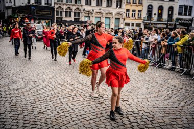 2025-03-30 Mechelen Karnaval alayı sokaklarda bir resepsiyonla son buluyor.