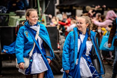 2025-03-30 Mechelen Karnaval alayı sokaklarda bir resepsiyonla son buluyor.