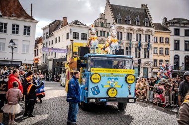 2025-03-30 Mechelen Karnaval alayı sokaklarda bir resepsiyonla son buluyor.