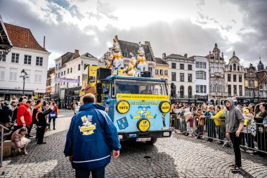 2025-03-30 Mechelen Karnaval alayı sokaklarda bir resepsiyonla son buluyor.
