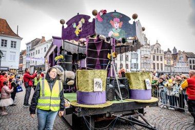 2025-03-30 Mechelen Karnaval alayı sokaklarda bir resepsiyonla son buluyor.