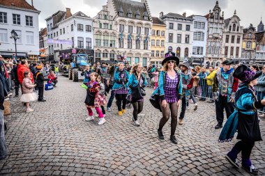 2025-03-30 Mechelen Karnaval alayı sokaklarda bir resepsiyonla son buluyor.