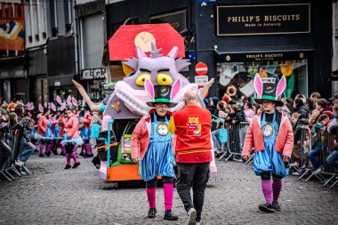 2025-03-30 Mechelen Karnaval alayı sokaklarda bir resepsiyonla son buluyor.