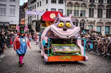 2025-03-30 Mechelen Karnaval alayı sokaklarda bir resepsiyonla son buluyor.