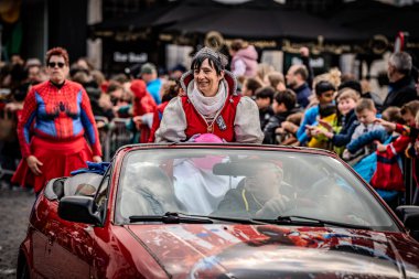 2025-03-30 Mechelen Karnaval alayı sokaklarda bir resepsiyonla son buluyor.