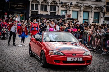 2025-03-30 Mechelen Karnaval alayı sokaklarda bir resepsiyonla son buluyor.