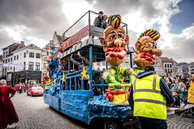 2025-03-30 Mechelen Karnaval alayı sokaklarda bir resepsiyonla son buluyor.