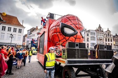 2025-03-30 Mechelen Karnaval alayı sokaklarda bir resepsiyonla son buluyor.