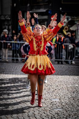 2025-03-30 Mechelen Karnaval alayı sokaklarda bir resepsiyonla son buluyor.