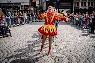 2025-03-30 Mechelen Karnaval alayı sokaklarda bir resepsiyonla son buluyor.