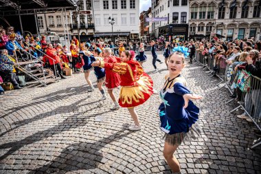 2025-03-30 Mechelen Karnaval alayı sokaklarda bir resepsiyonla son buluyor.