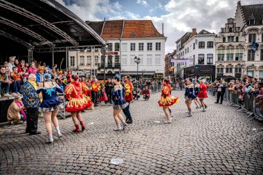 2025-03-30 Mechelen Karnaval alayı sokaklarda bir resepsiyonla son buluyor.