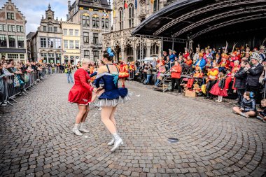 2025-03-30 Mechelen Karnaval alayı sokaklarda bir resepsiyonla son buluyor.