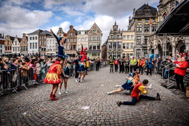 2025-03-30 Mechelen Karnaval alayı sokaklarda bir resepsiyonla son buluyor.