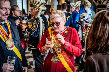 2025-03-30 Mechelen Karnaval alayı sokaklarda bir resepsiyonla son buluyor.