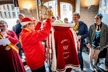 2025-03-30 Mechelen Karnaval alayı sokaklarda bir resepsiyonla son buluyor.