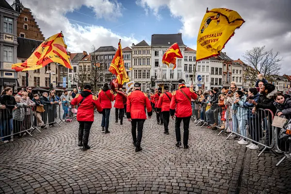 2025-03-30 Mechelen Karnaval alayı sokaklarda bir resepsiyonla son buluyor. 