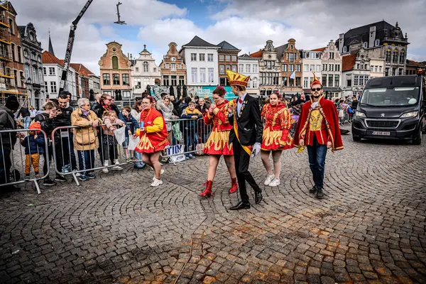 2025-03-30 Mechelen Karnaval alayı sokaklarda bir resepsiyonla son buluyor. 