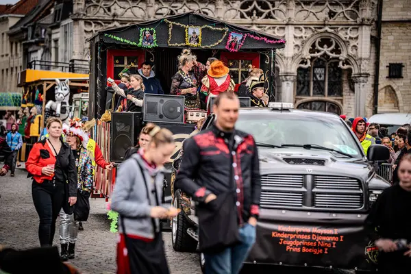 2025-03-30 Mechelen Karnaval alayı sokaklarda bir resepsiyonla son buluyor. 