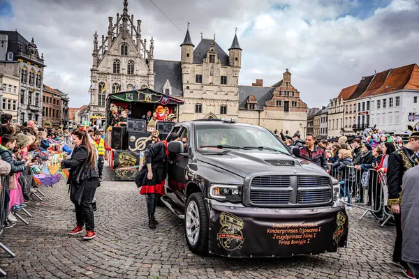 2025-03-30 Mechelen Karnaval alayı sokaklarda bir resepsiyonla son buluyor. 