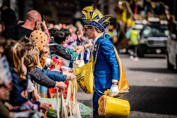2025-03-30 Mechelen Karnaval alayı sokaklarda bir resepsiyonla son buluyor. 