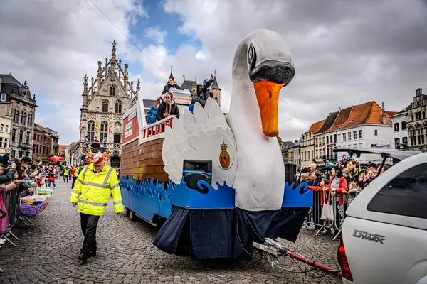 2025-03-30 Mechelen Karnaval alayı sokaklarda bir resepsiyonla son buluyor. 