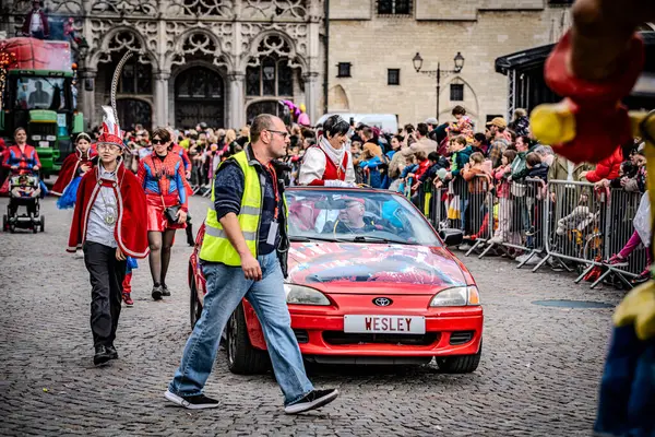 2025-03-30 Mechelen Karnaval alayı sokaklarda bir resepsiyonla son buluyor. 