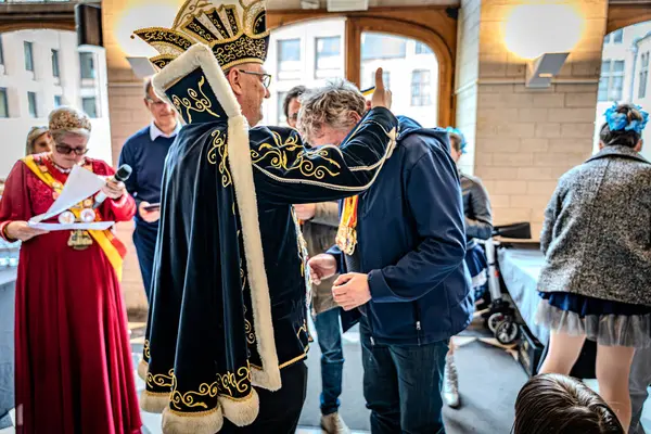 2025-03-30 Mechelen Karnaval alayı sokaklarda bir resepsiyonla son buluyor.