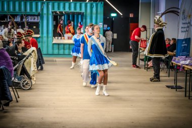 2025-03-29 Dans öğleden sonra ManeBlussers Mechelen farklı dans gruplarının dans etmeye geldiği bir etkinlik 