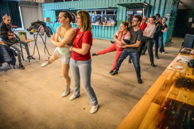 2025-03-29 Dans öğleden sonra ManeBlussers Mechelen farklı dans gruplarının dans etmeye geldiği bir etkinlik